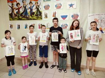 "Народные костюмы народов России"